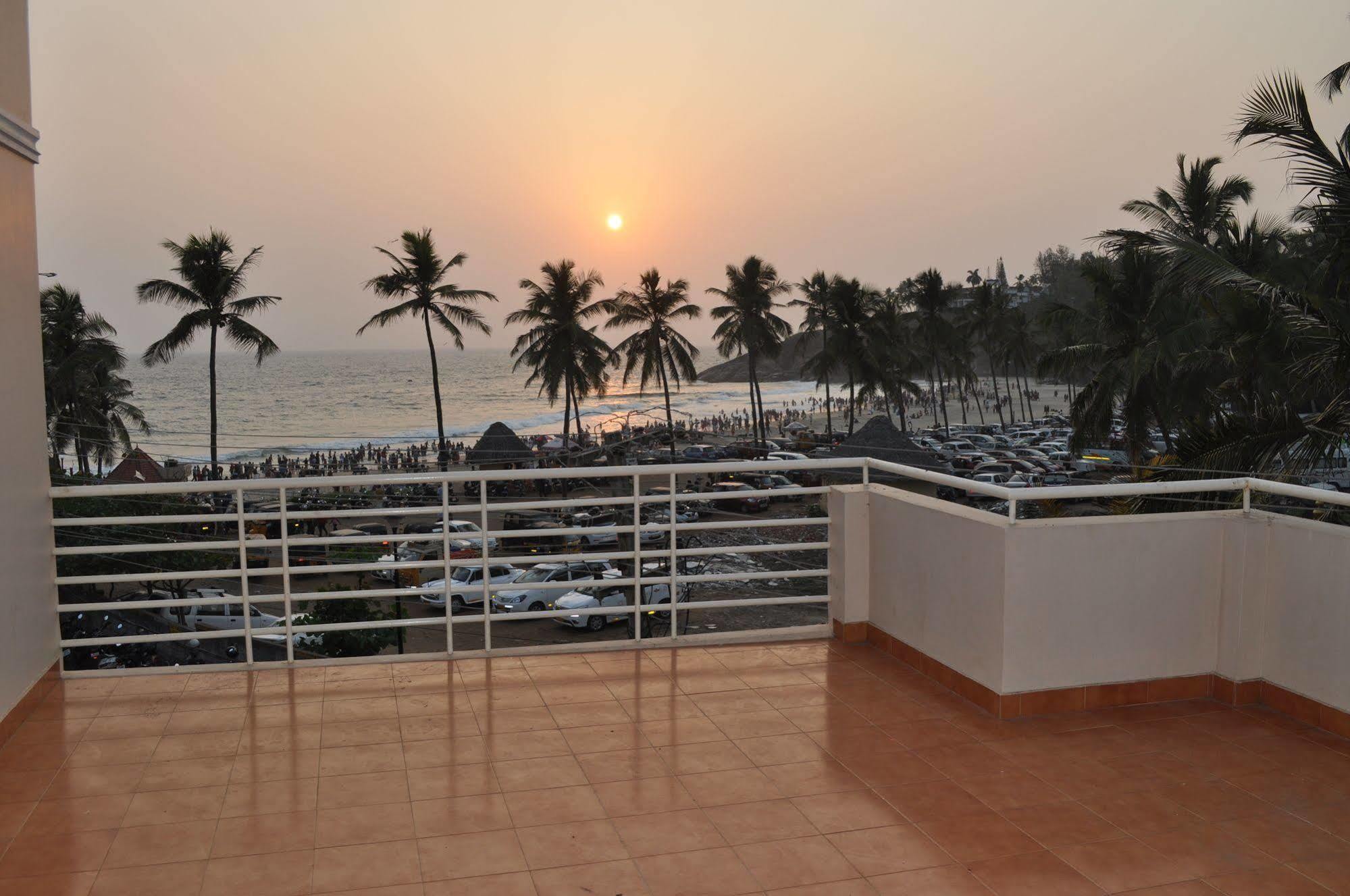 Marine Palace Beach Hotel Ковалам Экстерьер фото